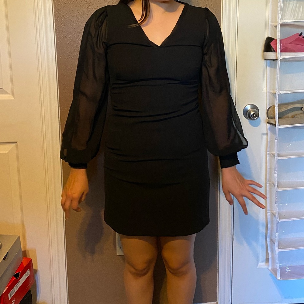 Tahari Long Sleeve Dress. Black. Size 2.
